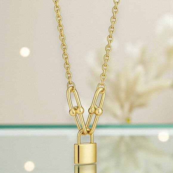 π Minimalist Padlock Necklace Horseshoe Chain 18K Gold Plated Stainless Steel - Picture 3 of 9